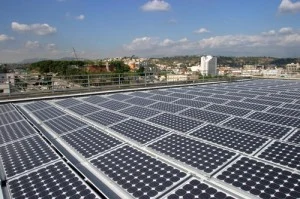 Système solaire distribué commercial sur le toit pour la production d'électricité